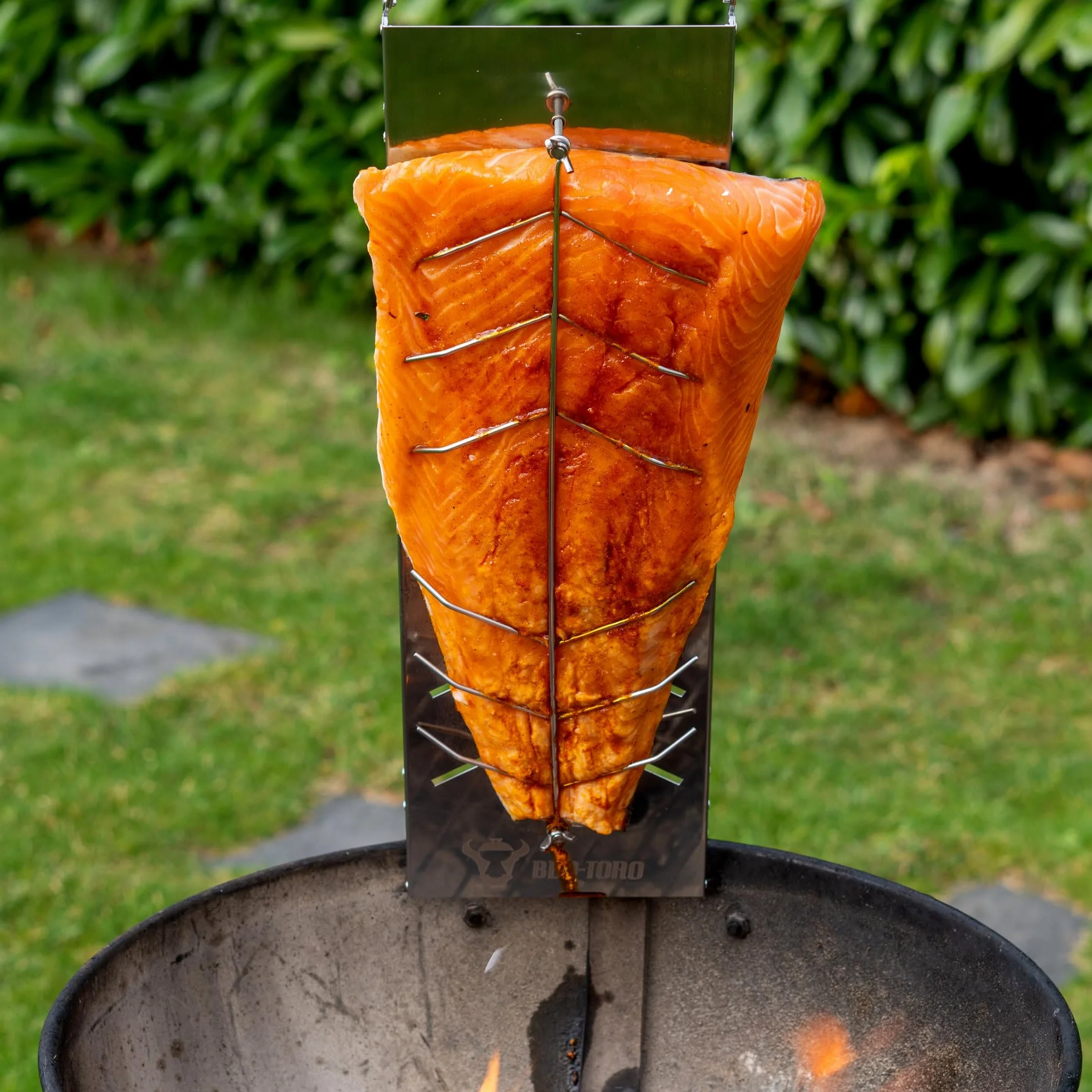 BBQ-Toro Ahumadores de Salmón | Tabla de Salmón Flameado de Acero Inoxidable | Tabla para Ahumar con Inclinación Ajustable | Ahumador de Salmón para Braseros, Cuenco de Fuego, Parrillas, Barbacoa