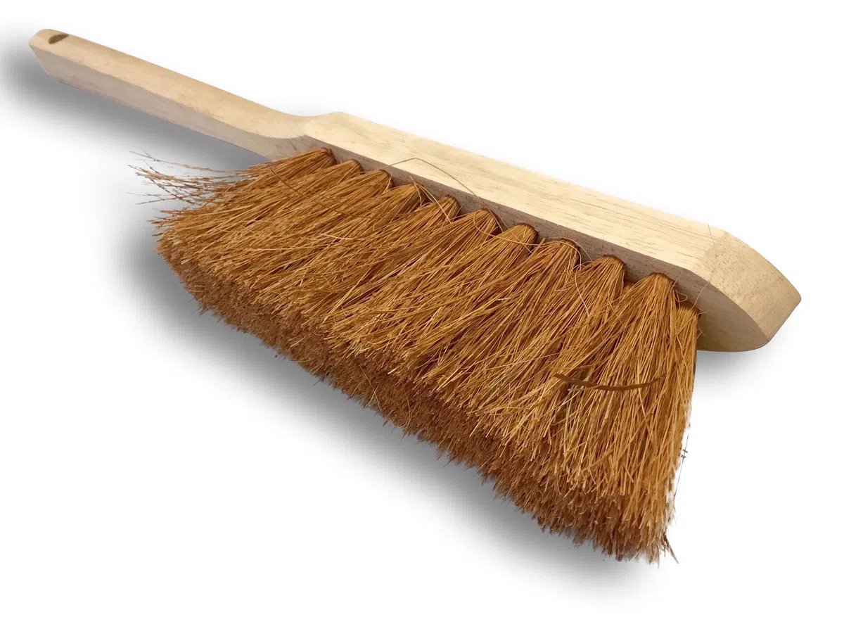 Cepillo de fibra de coco natural | Lote de 10 | Mango largo de madera | Longitud 45 cm | Polvo arena tierra yeso cemento cenizas chimeneas barbacoas | Kibros 820Mbx10