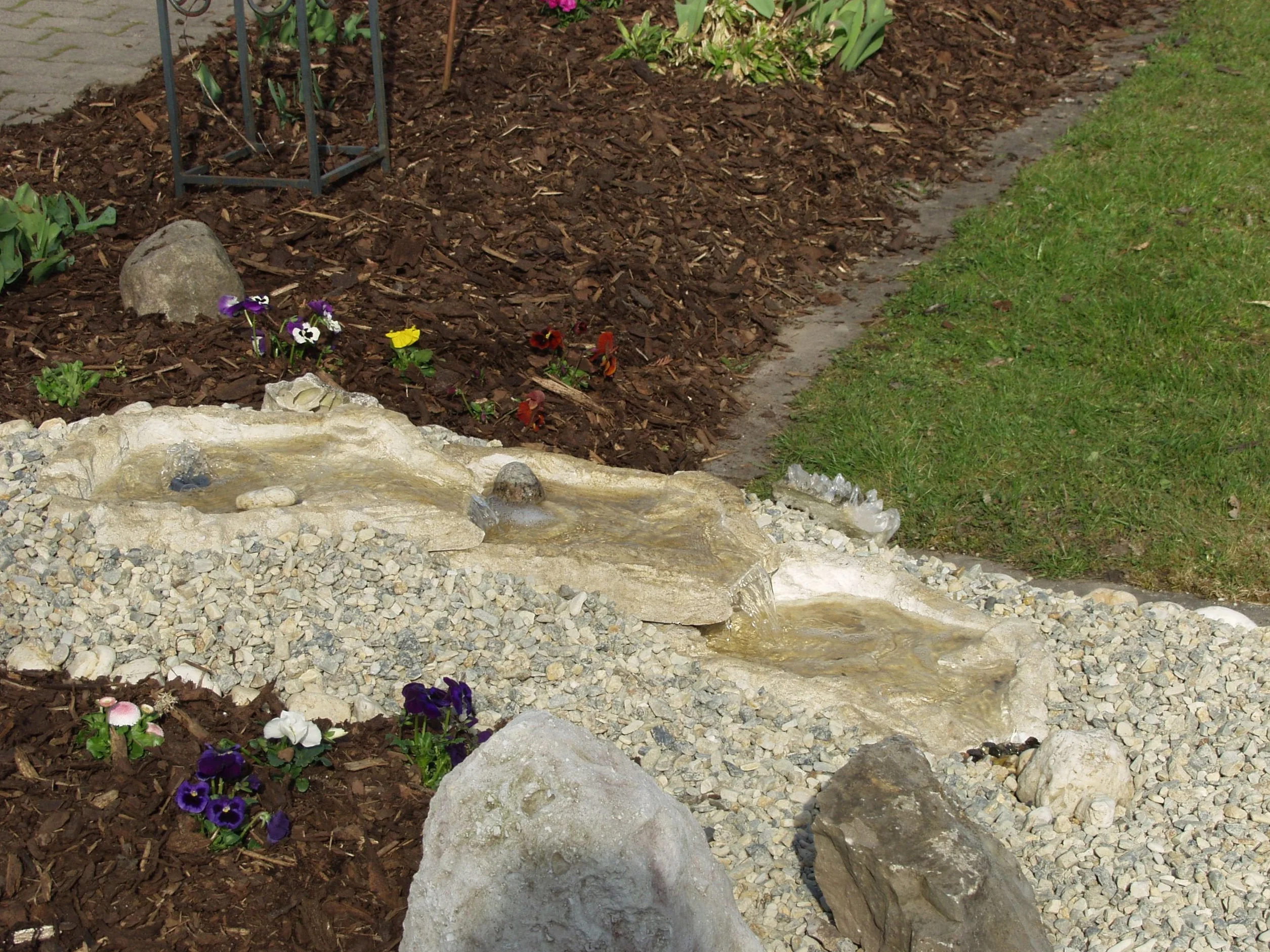 Fuente de Cascada prefabricada para jardín (Eder, 53 x 40 x 8 cm), Color marrón y Beige