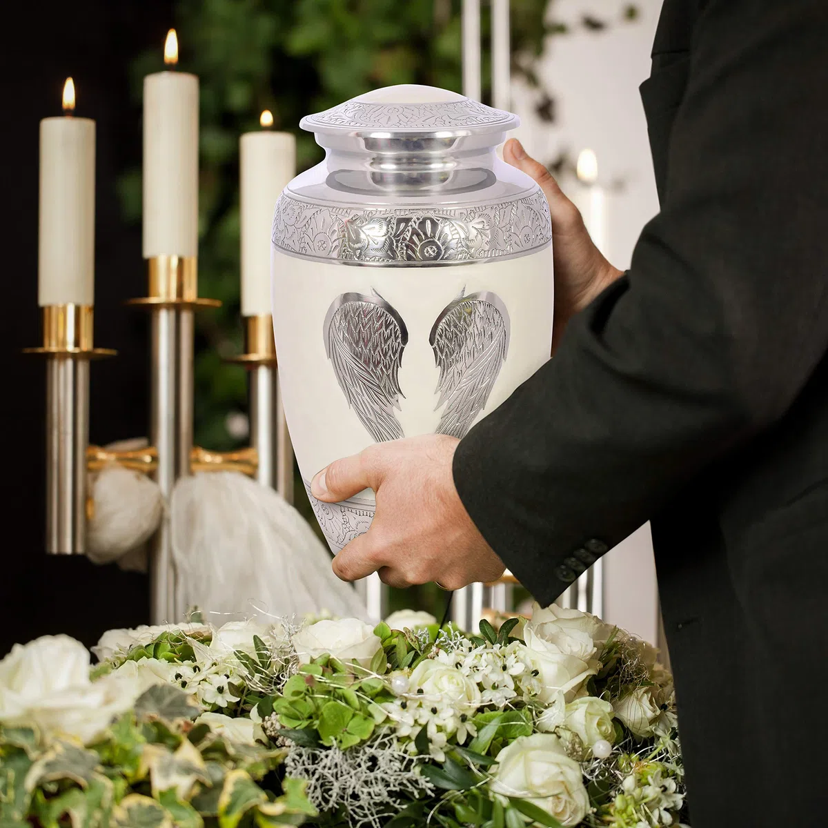 D S Urna de cremación para cenizas humanas con bolsa de terciopelo, para adultos de hasta 100 kg, Urnas funerarias por Divit Shilp (alas de ángel blanco, adulto)