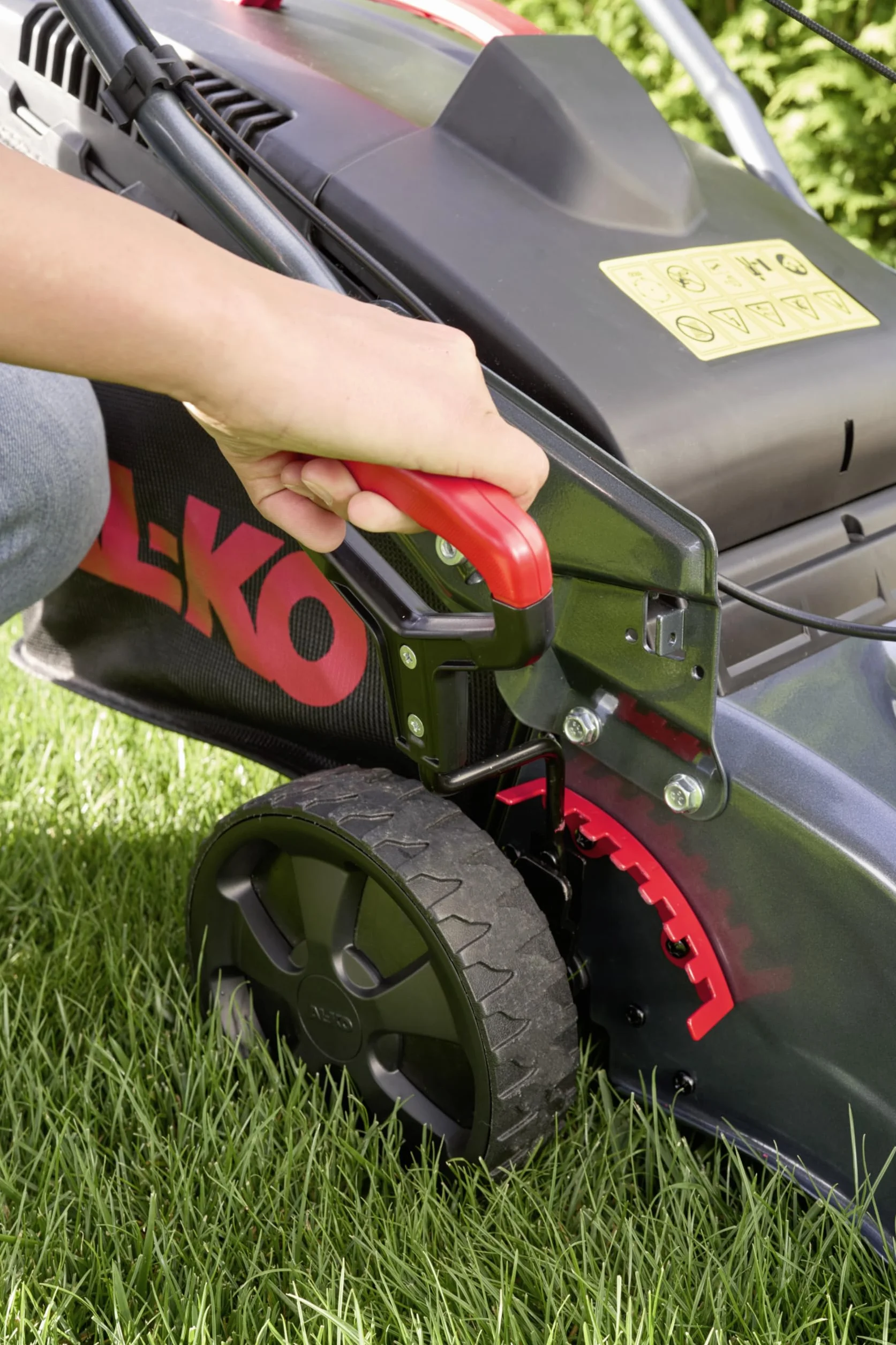 AL-KO Cortacésped de Gasolina Easy 4.16 P-D, Ancho de Corte de 41 cm, Potencia de Motor de 1,2 kW, Ajuste de Altura de Corte Central, Carcasa de Chapa de Acero, para césped de hasta 600 m²