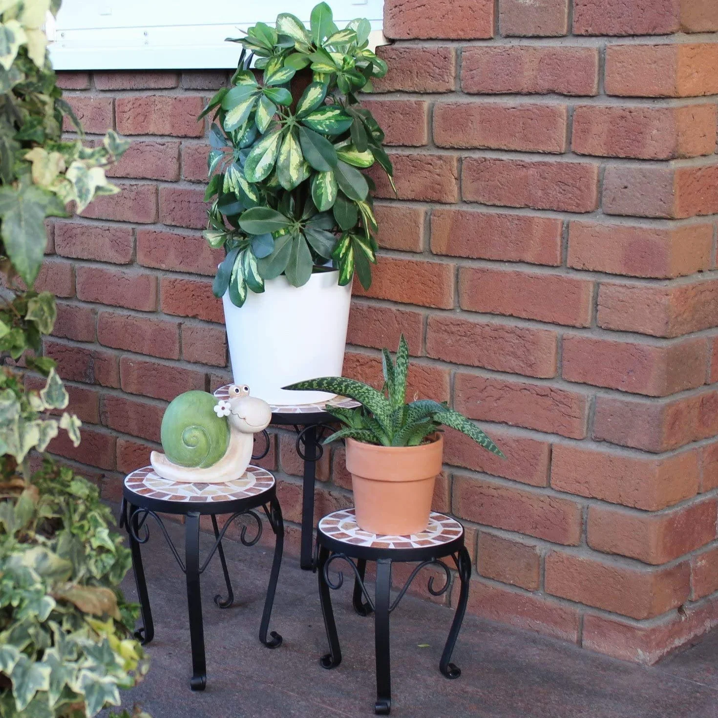 Dszapaci Juego de 3 taburetes para flores, diseño de mosaico, redondo, soporte para flores, metal, terraza, soporte para plantas, de cerámica (juego de 3)