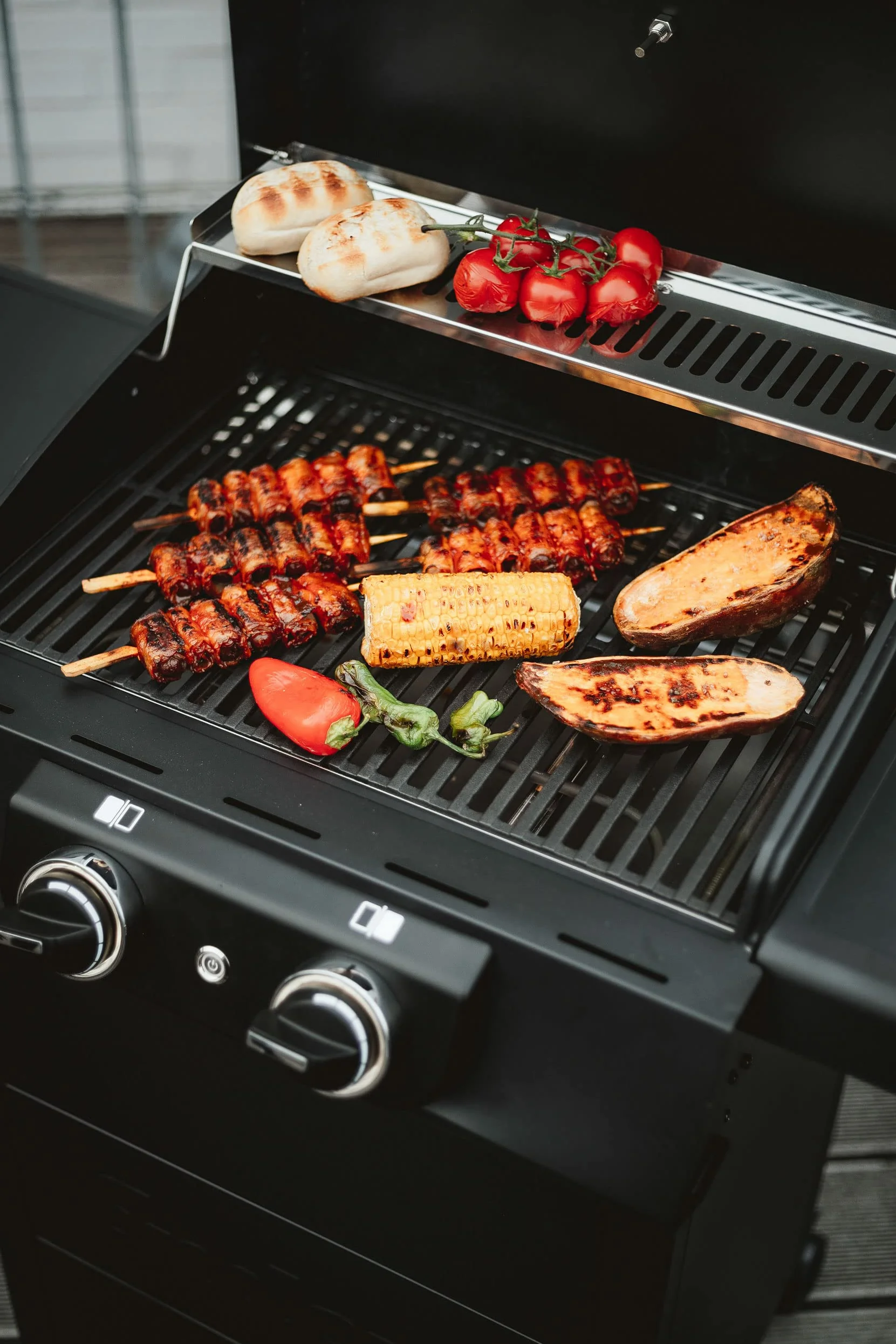 Enders eCRAVE Parrilla eléctrica de exterior, Parrilla de hierro fundido, Carro de parrilla con mucho espacio de almacenamiento, 2 potentes elementos, compacta, 103 x 51,5 x H 99 cm