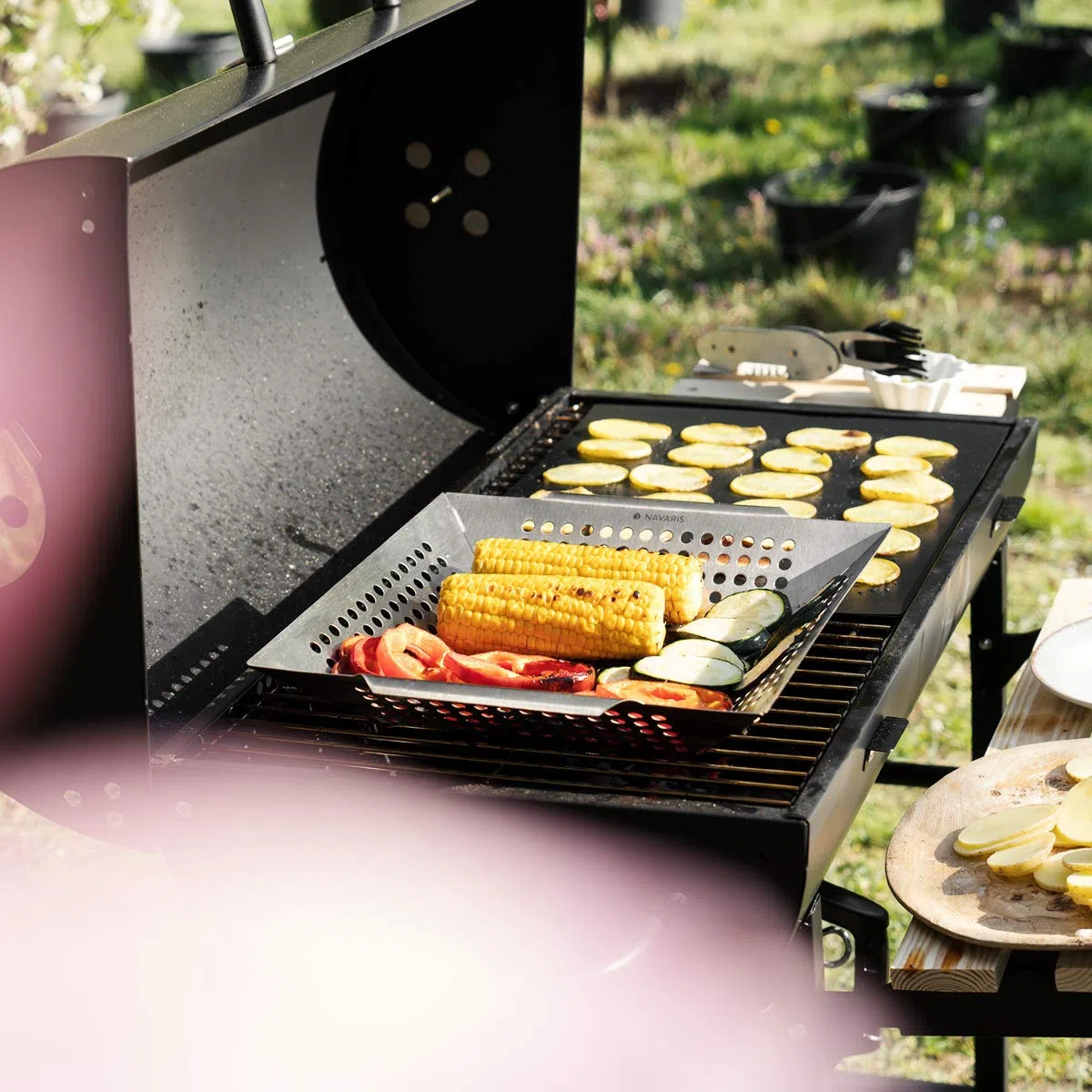 Navaris Bandeja Barbacoa Acero Inoxidable - Bandeja Parrilla Barbacoa y Horno de 35x30x6cm - Fuente Grande de Barbacoa - BBQ Grill Basket